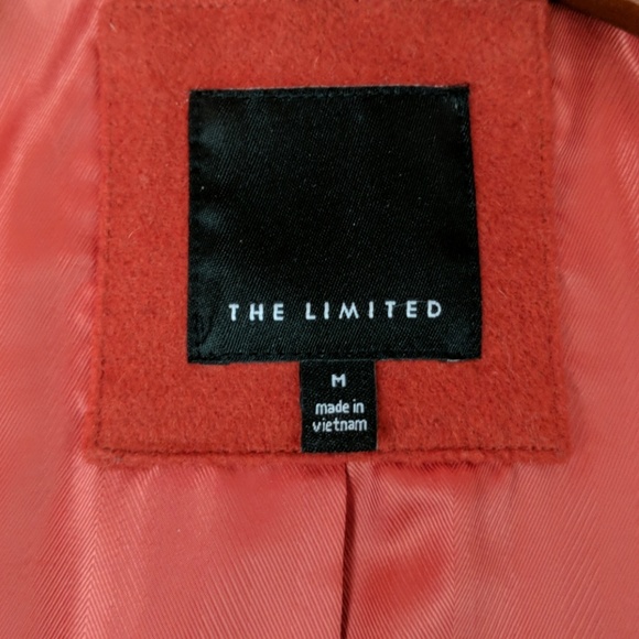 Woman's Coat - Picture 4 of 5